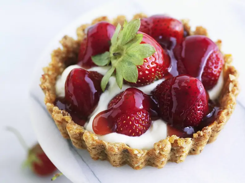 Erdbeer-Tarteletts mit Joghurtcreme