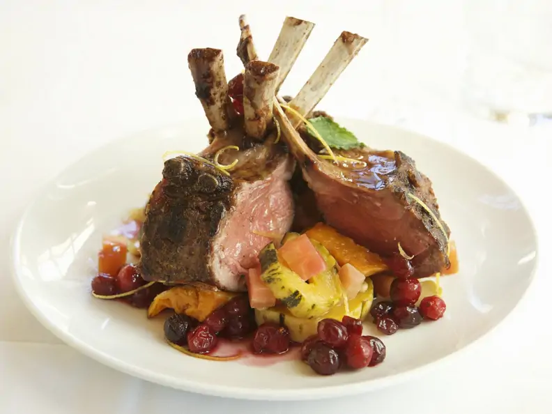 Lammrücken mit Kürbisgemüse und Cranberries
