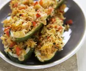 Zucchini mit Reisfüllung