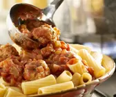 Pasta mit Putenhackbällchen in Tomatensauce