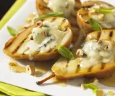 Birnen mit Blauschimmelkäse, Nüssen und Honig