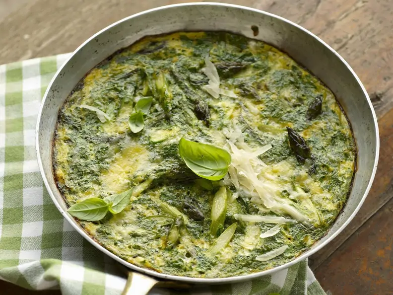 Omelett mit Spargel und Kräutern
