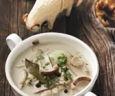 Suppe mit Steinpilzen