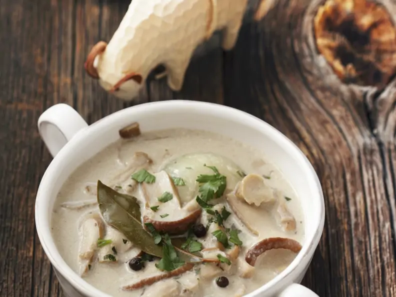 Suppe mit Steinpilzen