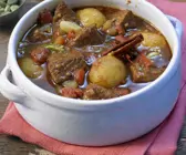Schulter vom Milchlamm mit Kartoffeln