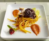 Pasta mit Safran und Oktopus