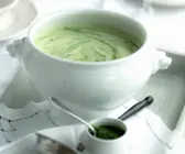 Würzige grüne Kartoffelsuppe