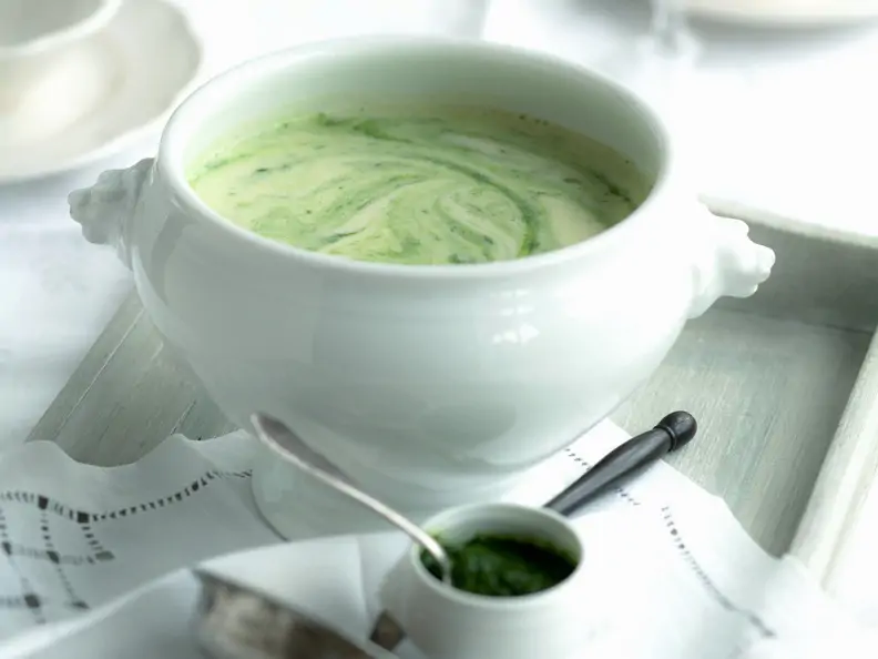 Würzige grüne Kartoffelsuppe