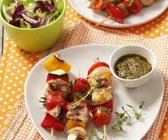 Gemüse-Puten-Spieße mit Pesto