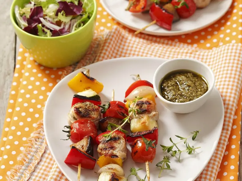Gemüse-Puten-Spieße mit Pesto