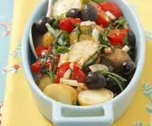 Kartoffelgratin mit Cherrytomaten, Oliven und Rucola