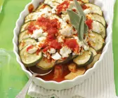 Zucchinigratin mit Tomaten und Käse