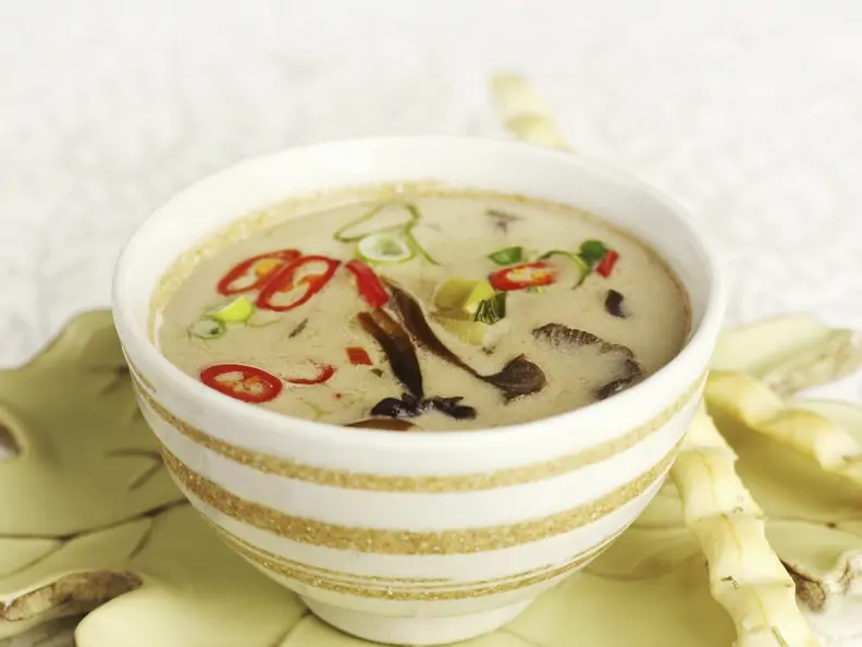 Thailändische Kokos-Pfifferlingssuppe