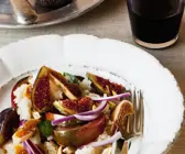 Brotsalat mit Feigen