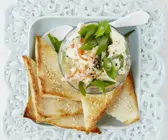 Lachs-Meerrettich-Aufstrich mit Sesam-Toast