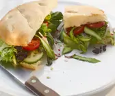 Burgerbrötchen mit Spargel