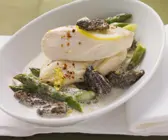 Hähnchenbrust mit Spargel, Morcheln und Zitronensoße