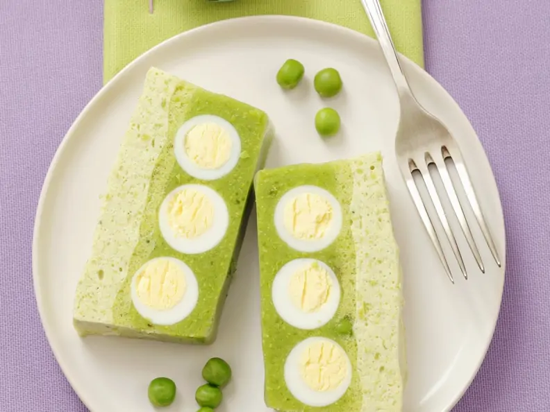 Terrine aus Erbsen mit Wachtelei