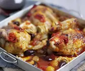 Geschmortes Hühnchen mit Gemüse-Tomatensoße