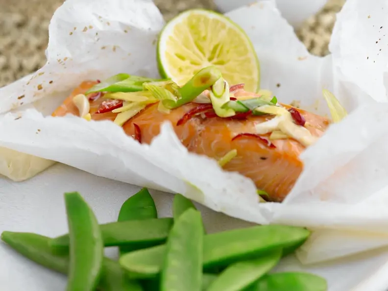 Gedämpfter Lachs mit Zuckerschoten