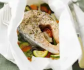 Lachs mit mediterranem Gemüse