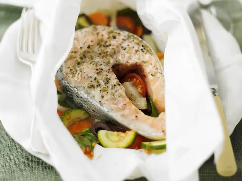 Lachs mit mediterranem Gemüse