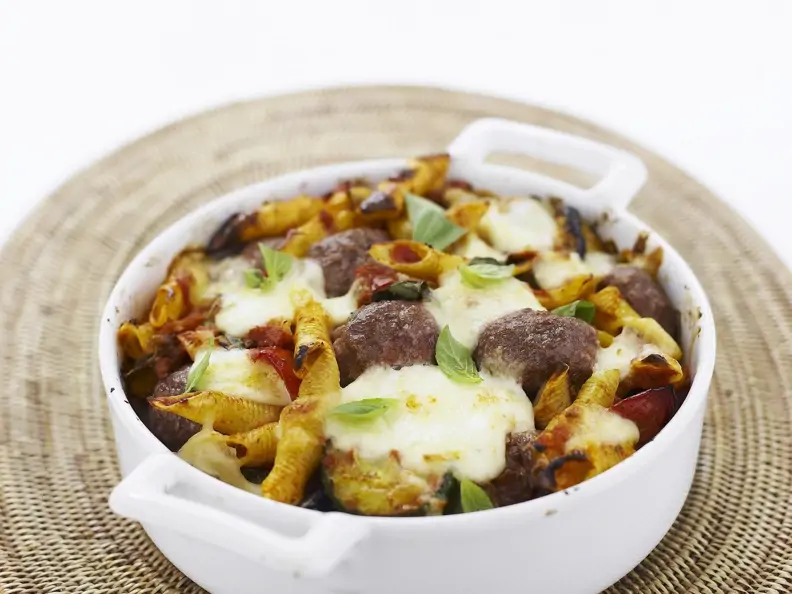 Pastagratin mit Hackklößchen und Mozzarella