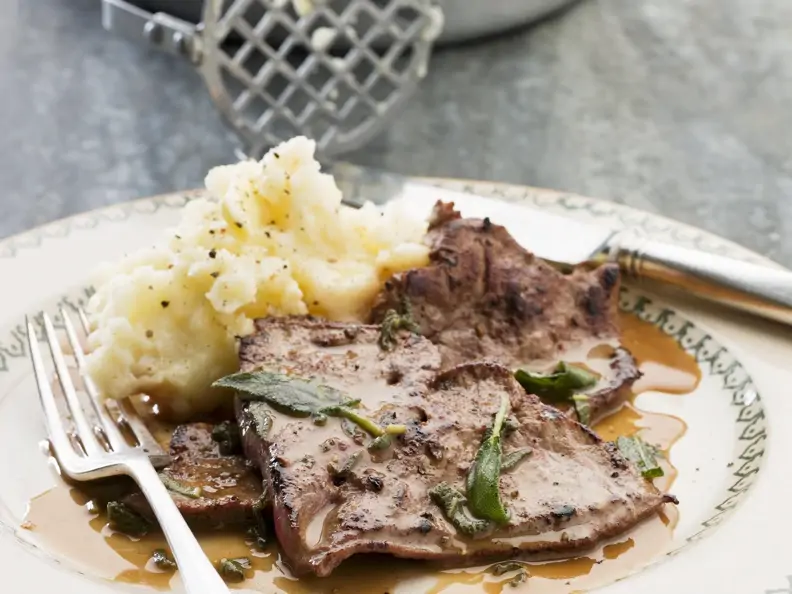 Salbei-Kalbsleber mit Kartoffelbrei