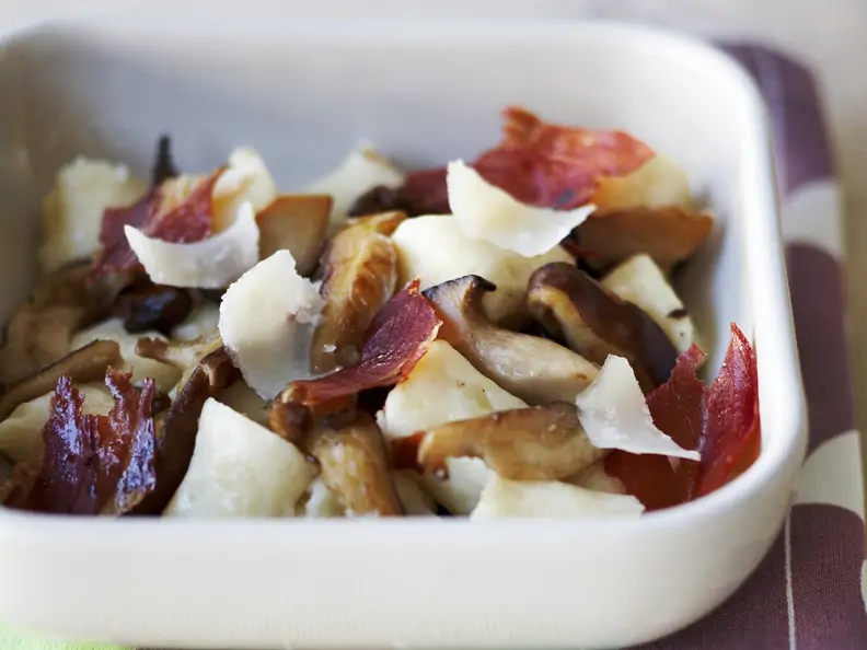 Gebratene Steinpilze mit Schinken und Gnocchi