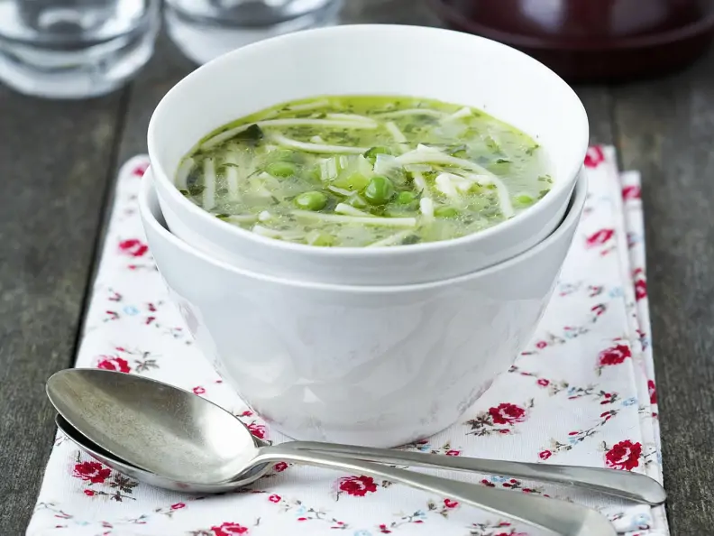 Nudelsuppe mit Erbsen
