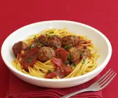 Spaghetti mit Hackbällchen und Tomatensauce