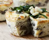 Pilz-Mozzarella-Quiche mit Pinienkernen