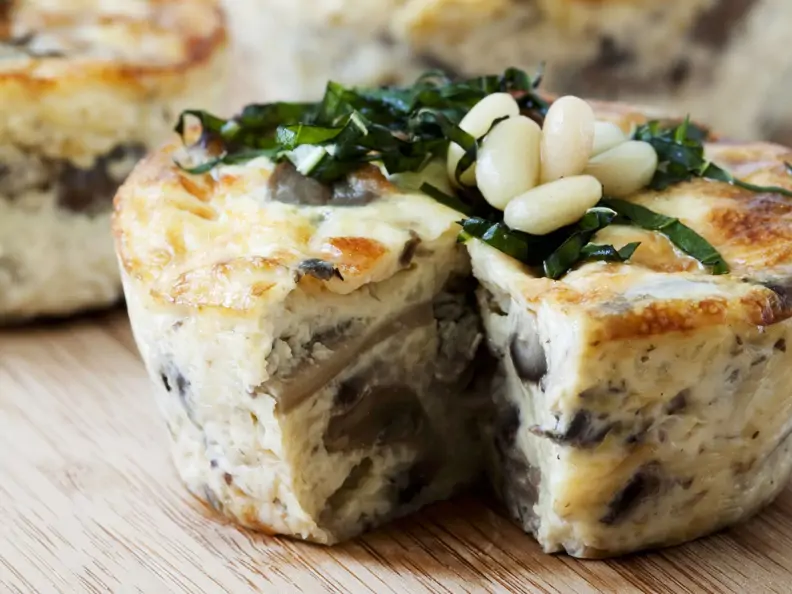 Pilz-Mozzarella-Quiche mit Pinienkernen