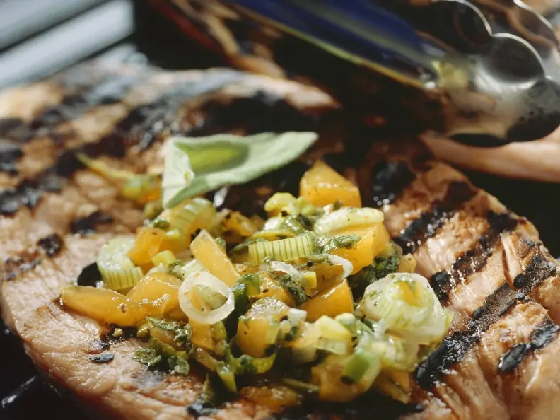 Kassler vom Grill mit Aprikosen-Soße