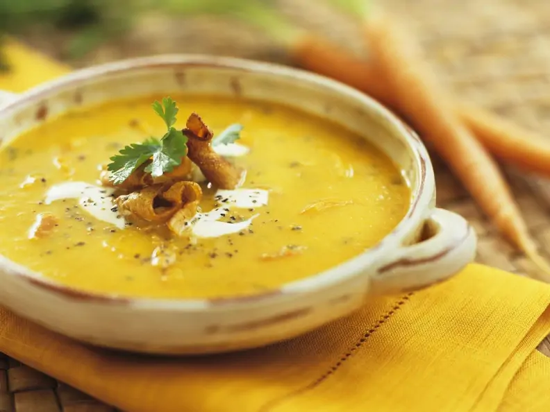 Karottensuppe mit Crème fraîche