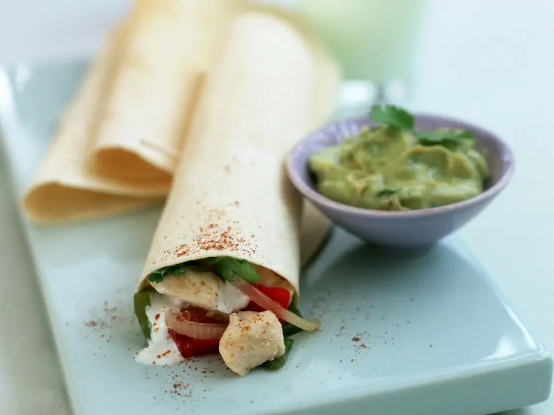 Geflügel-Wraps mit Avocado-Dip