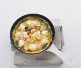 Spinat-Käse-Omelett mit Lachs