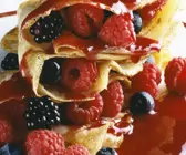 Pfannkuchen mit frischen Beeren