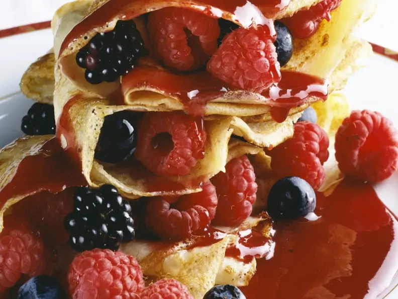 Pfannkuchen mit frischen Beeren