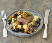 Rehrücken mit Pfifferlingen und Blaubeeren