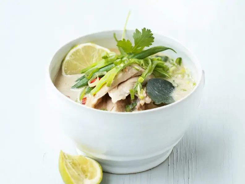 Kokosmilchsuppe mit Hähnchenfleisch
