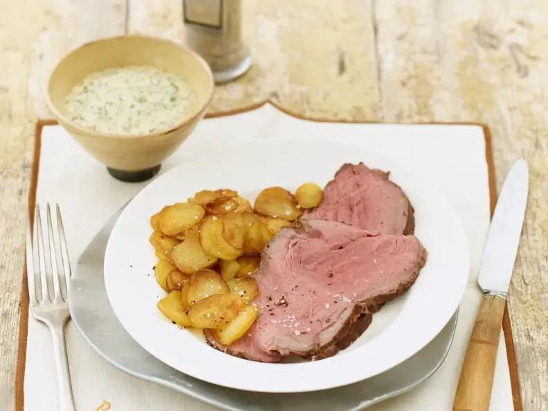 Roastbeef mit Bratkartoffeln und Remoulade