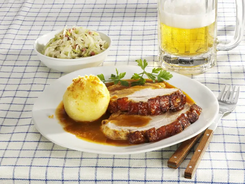 Bayerischer Schweinebraten mit Kartoffelknödel