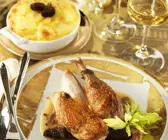 Brathähnchen mit Morchel-Sahne-Sauce und Kartoffelgratin