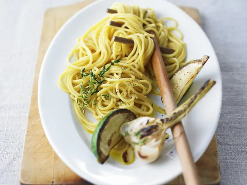 Spaghetti mit gebratenem Knoblauch und Limette