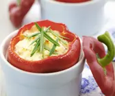 Paprikaschoten mit Schafkäse gefüllt