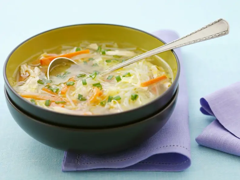 Reisnudelsuppe mit Hühnchen