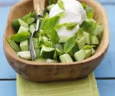 Knackiger Gurkensalat mit Minze