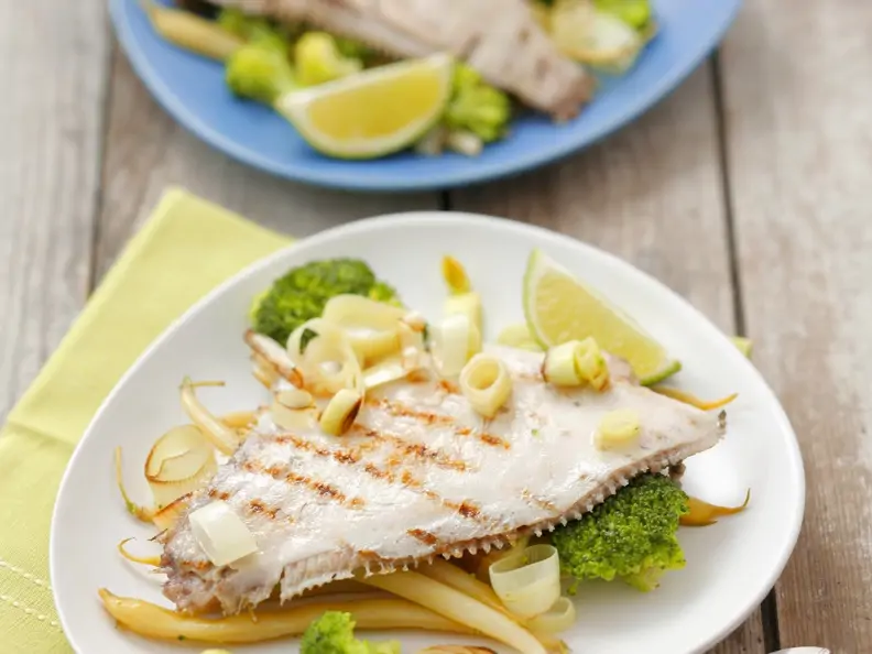 Gegrillte Schollen auf Gemüse
