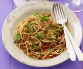Spaghetti mit Hackfleischsauce und Oliven